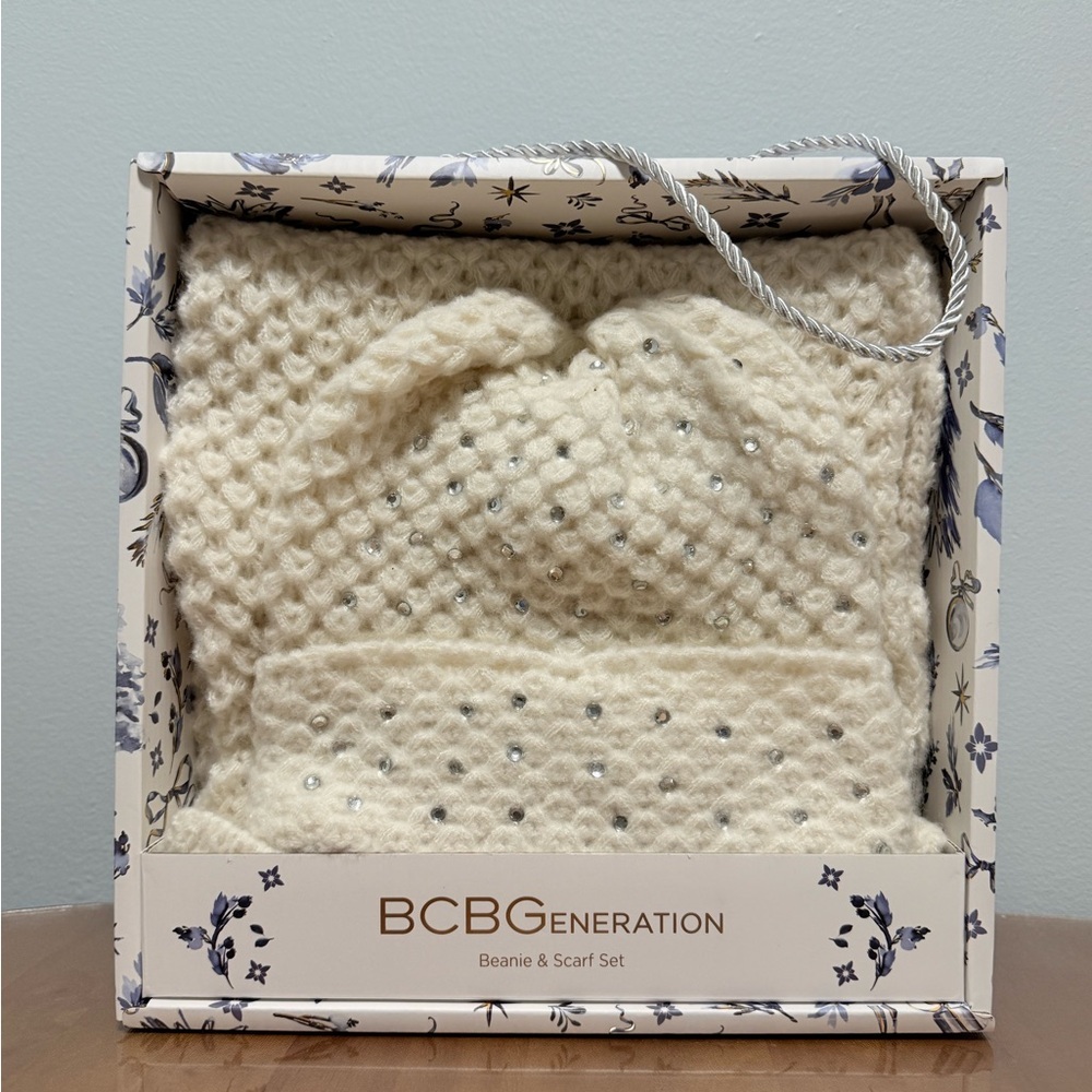 BCBGeneration white beanie and scarf gift set